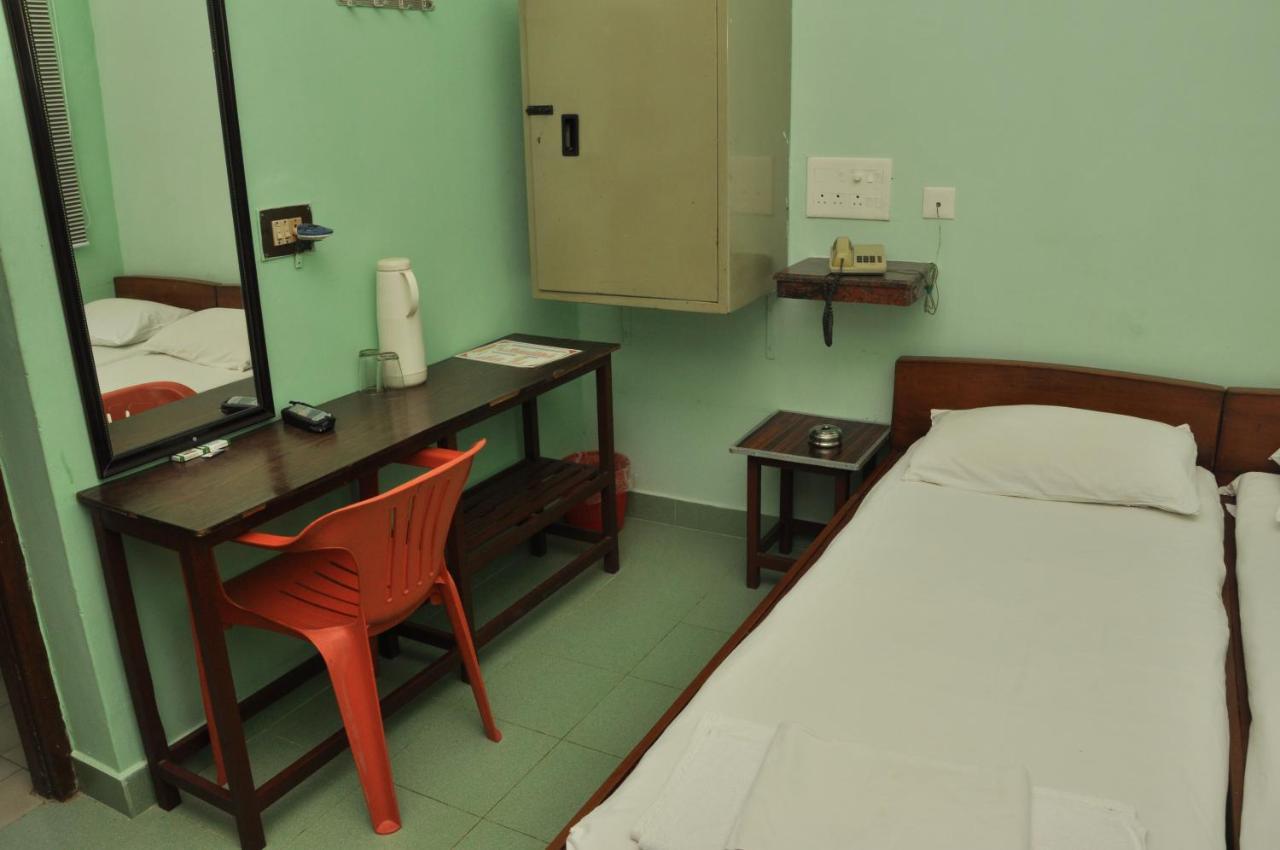 Valli Hotel Танджавур Экстерьер фото